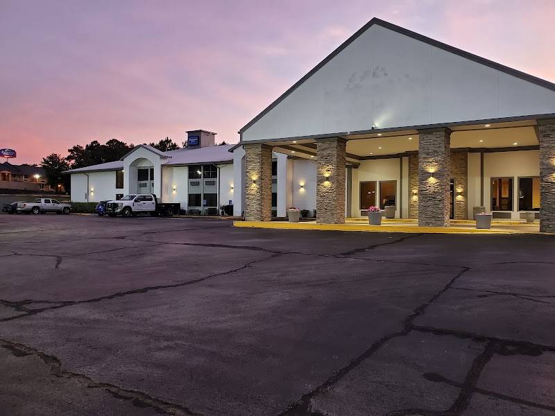 Clarion Pointe Marshall & East End Conference Center